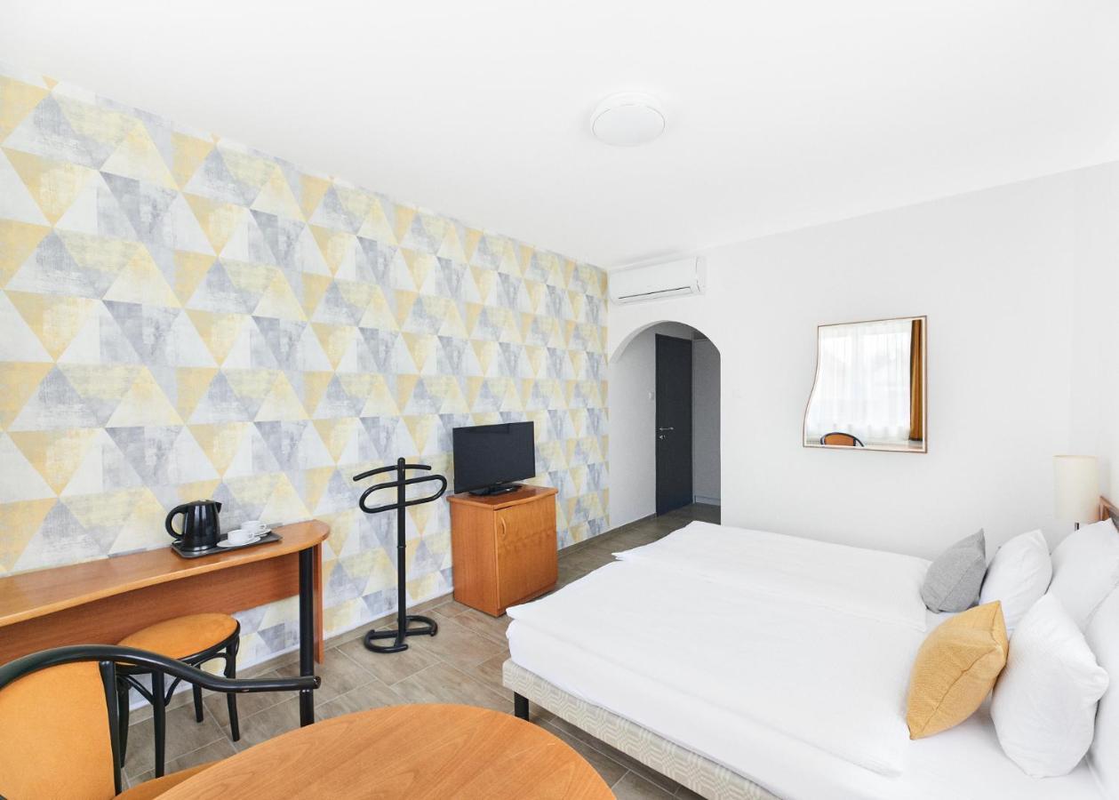 Lorelei Pension Adults Only Gyenesdiás Exterior foto